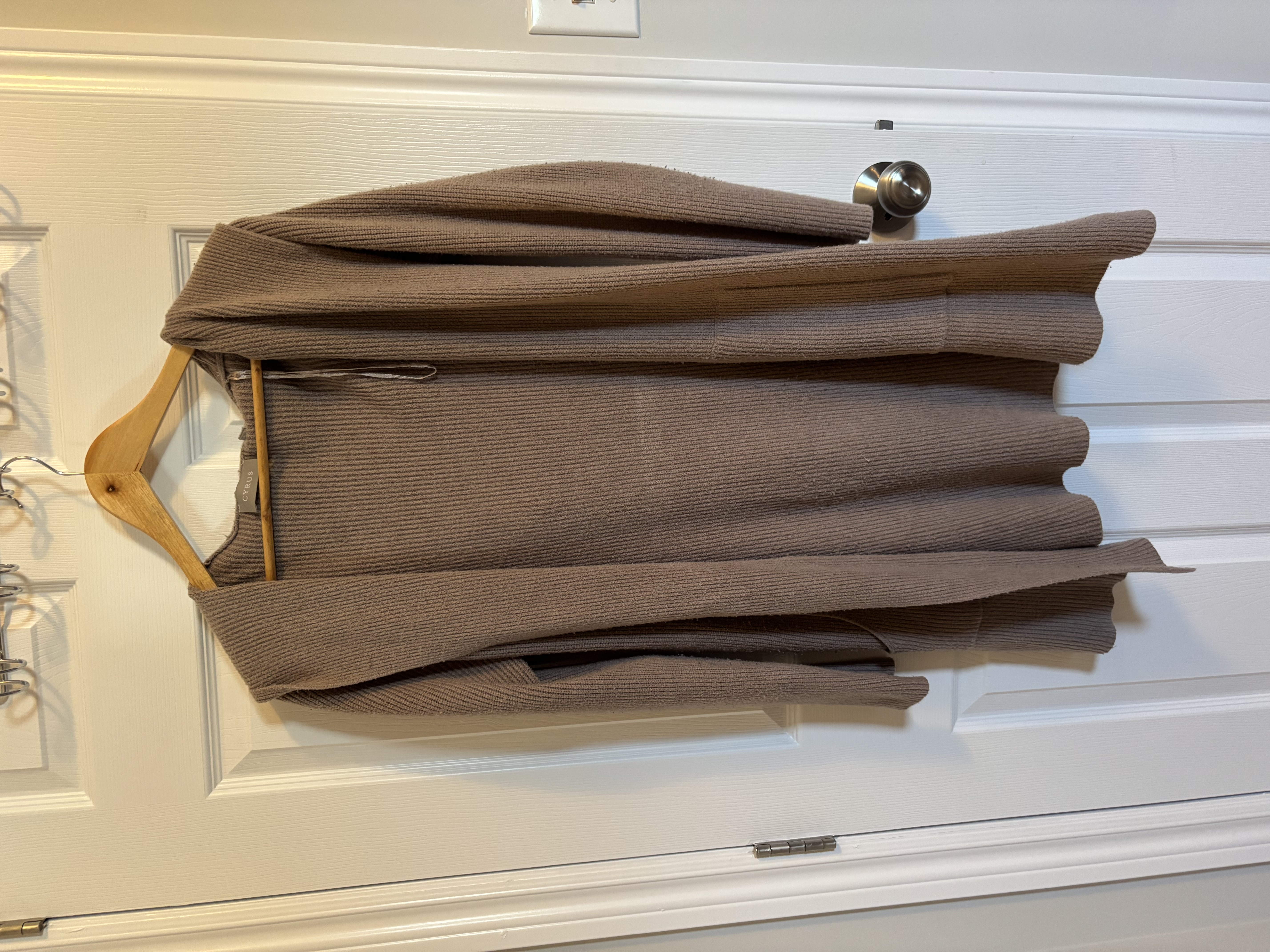 build a capsule wardrobe, heather deveaux creative, using my clothes to build a capsule wardrobe, sweater
