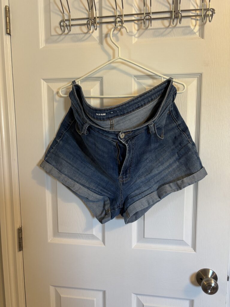 build a capsule wardrobe, heather deveaux creative, using my clothes to build a capsule wardrobe, shorts